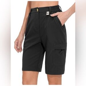 NWT Mapamyumco Women's 10 Inch Inseam Hiking Cargo Shorts L T58
